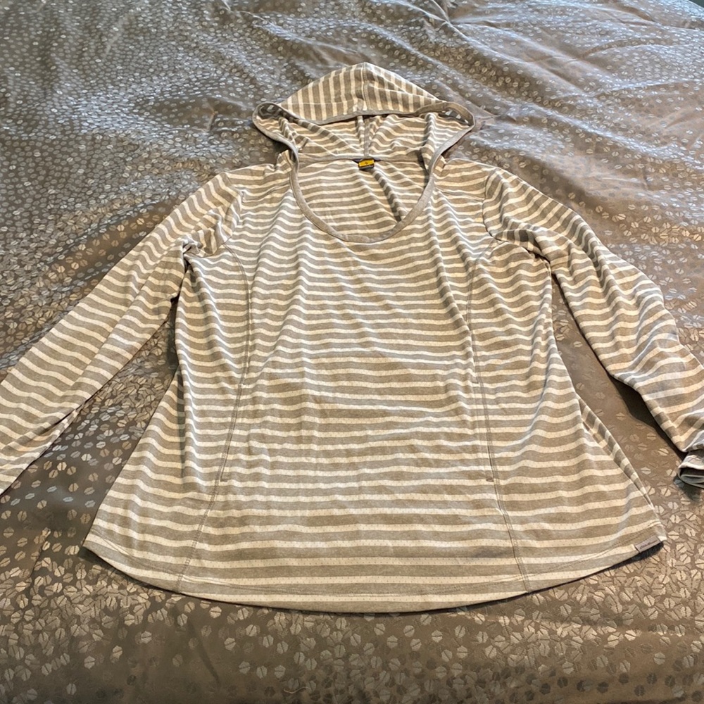 Eddie Bauer women’s dri fit hooded long sleeve! Size large